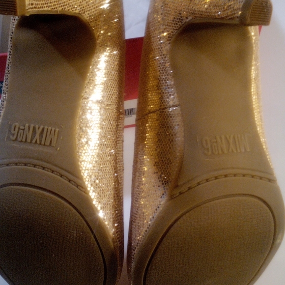Mix No 6 Glitter Gold Party Pumps Size 6M like new. - Picture 7 of 7